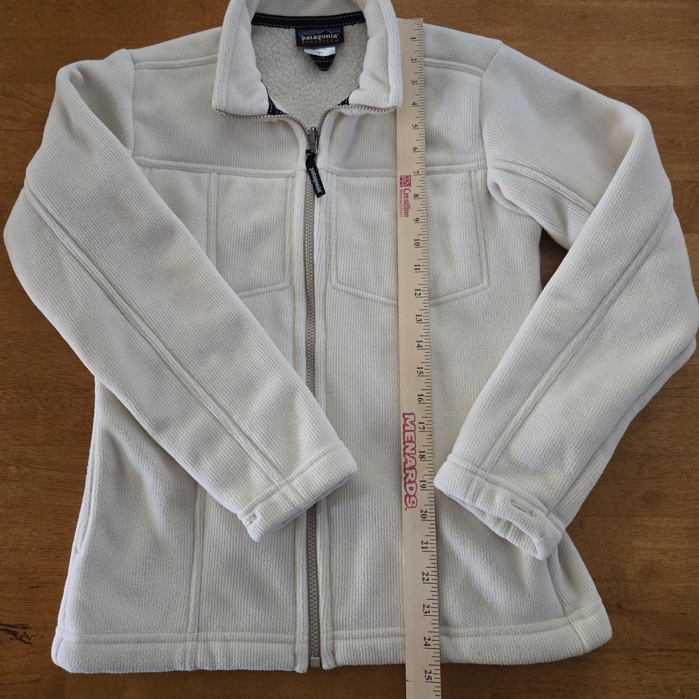 Patagonia Women's Synchilla full-zip fleece jacket in a cream or beige color. Sm